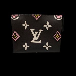 Sold-Toiletry pouch 26 Rare Hard to Find